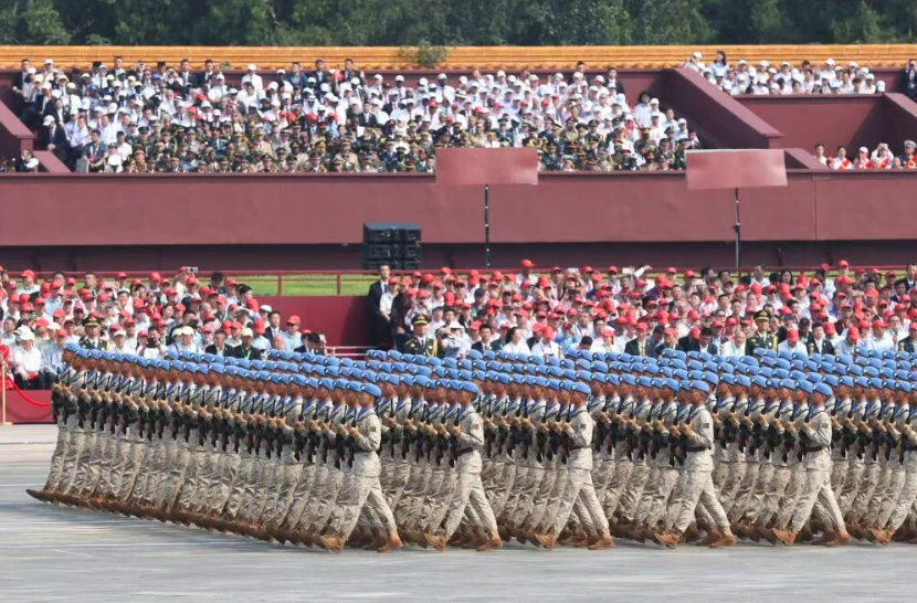 莘納吉科技組織觀看閱兵儀式現(xiàn)場(chǎng)直播